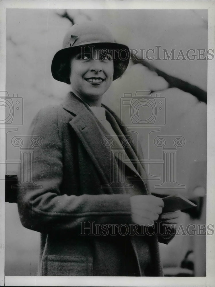 1934 Press Photo Mrs. Frederic W. Howe Jr. Attends Point to Point Race Meet - Historic Images