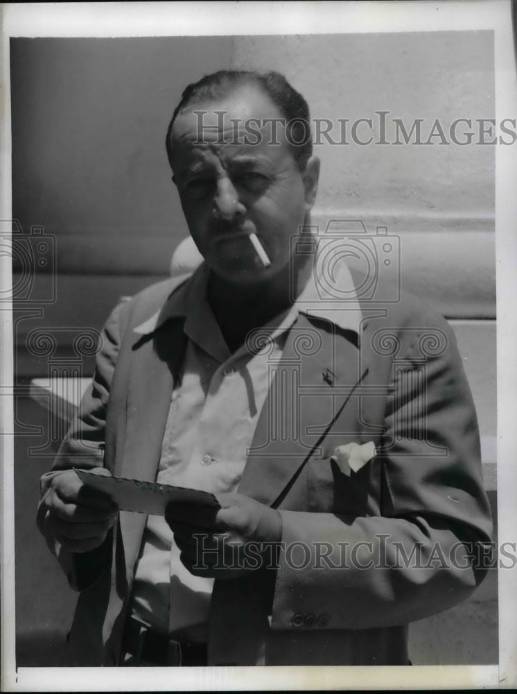 1943 Dr. Hugh Quackenbush leaving court house  - Historic Images