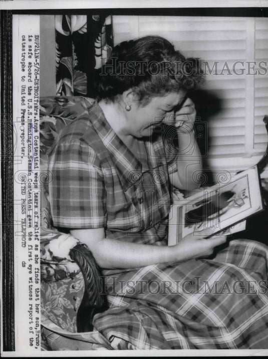 1954 Press Photo Mrs. Anna Costantini with the picture of her son - nea58789-Historic Images