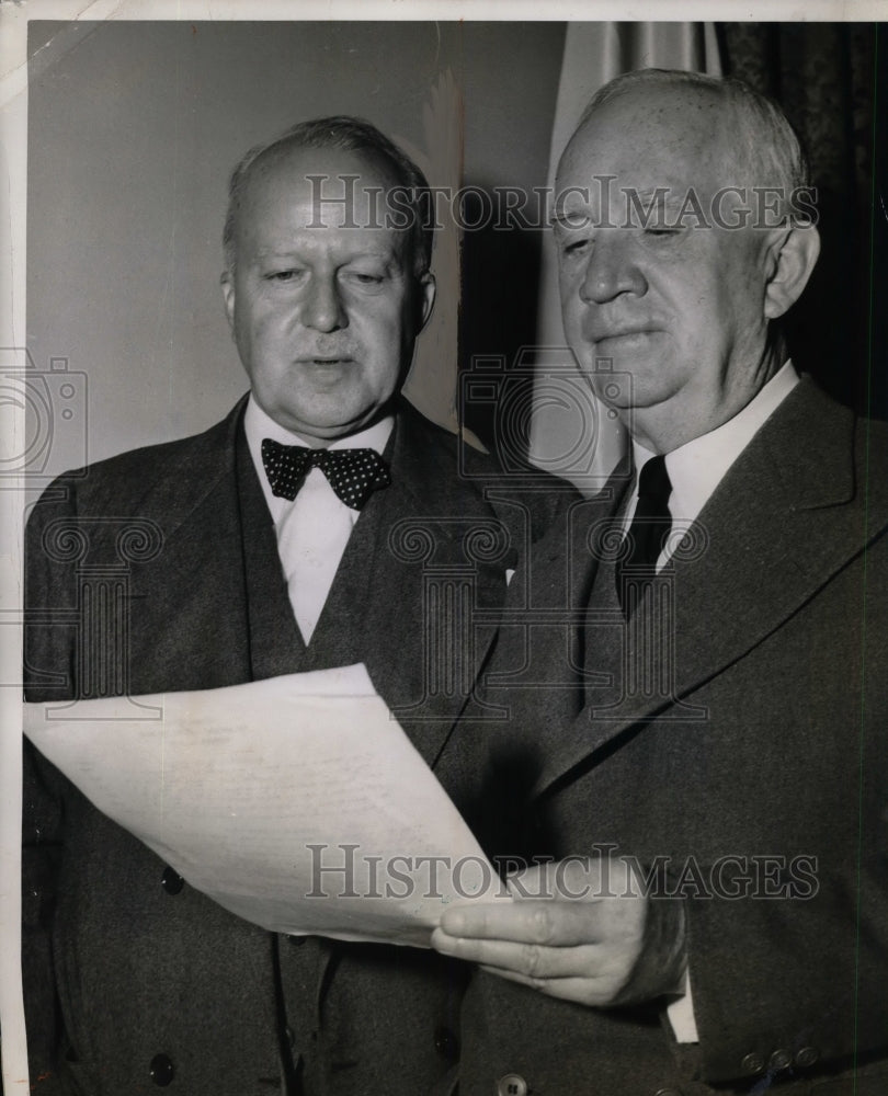 1942 Walter Gifford and Chairman Norman Davis of the Red Cross - Historic Images