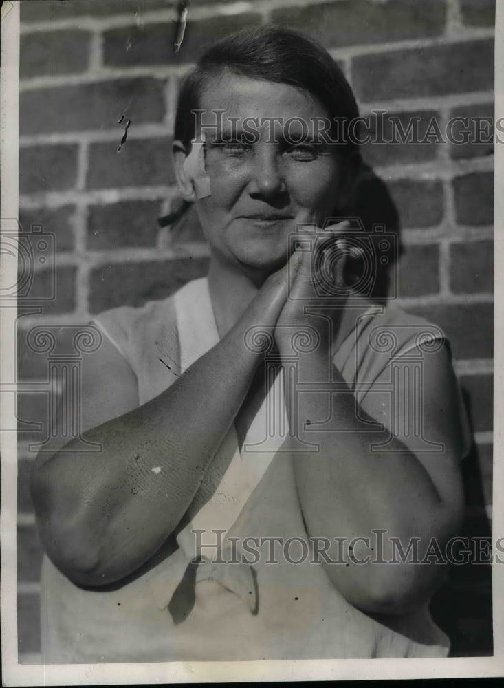 1932 Press Photo Mrs. Nellie Kumler after being questioned by police - nea58799 - Historic Images