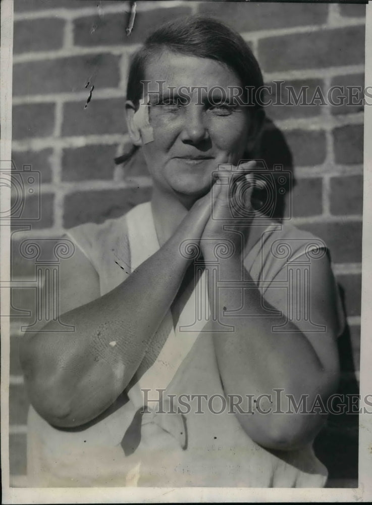 1932 Press Photo Mrs. Nellie Kumler after being questioned by police - nea58800 - Historic Images