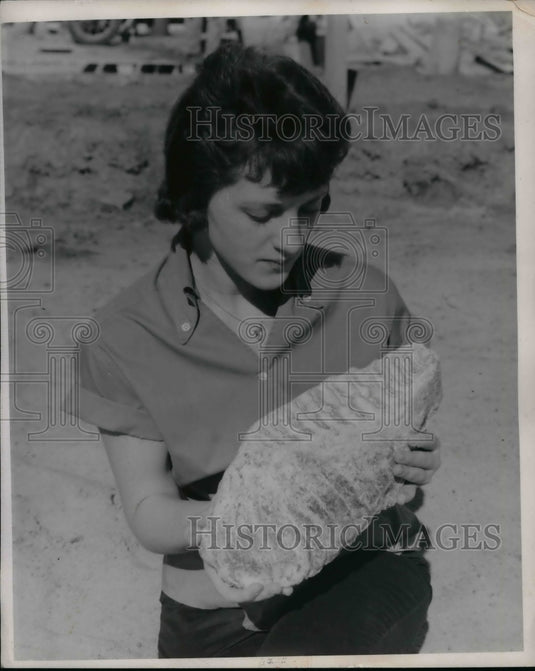 1959 Press Photo Bonnie Young with Dinosaur Tooth - nea58843 - Historic Images