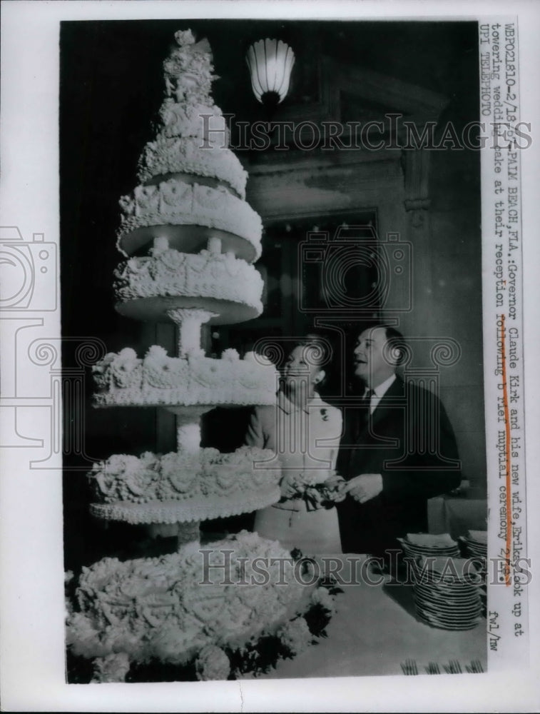 1967 Press Photo Governor Claude Kirk and New Wife Erika, Wedding Cake Tower - Historic Images
