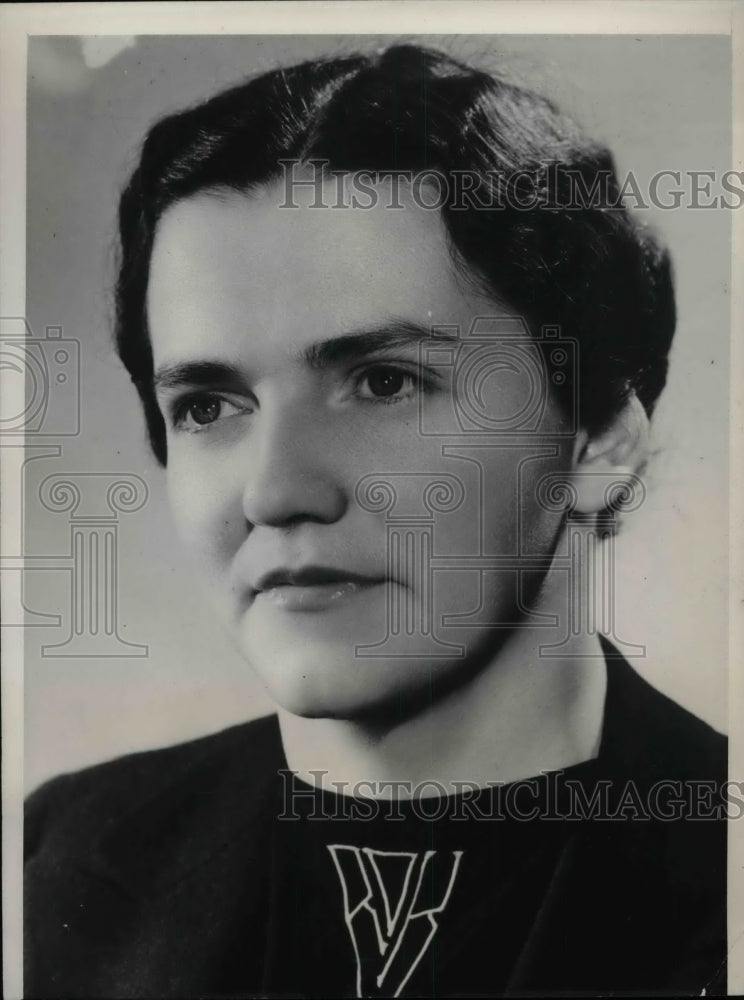 1940 Press Photo Mrs Ruth De Yohng Kohler Conductor Radio - Historic Images
