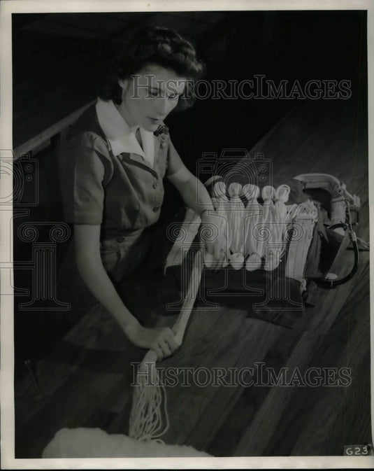 1943 Mrs. Lavetra Parachute Packer Coffeyville Kansas  - Historic Images