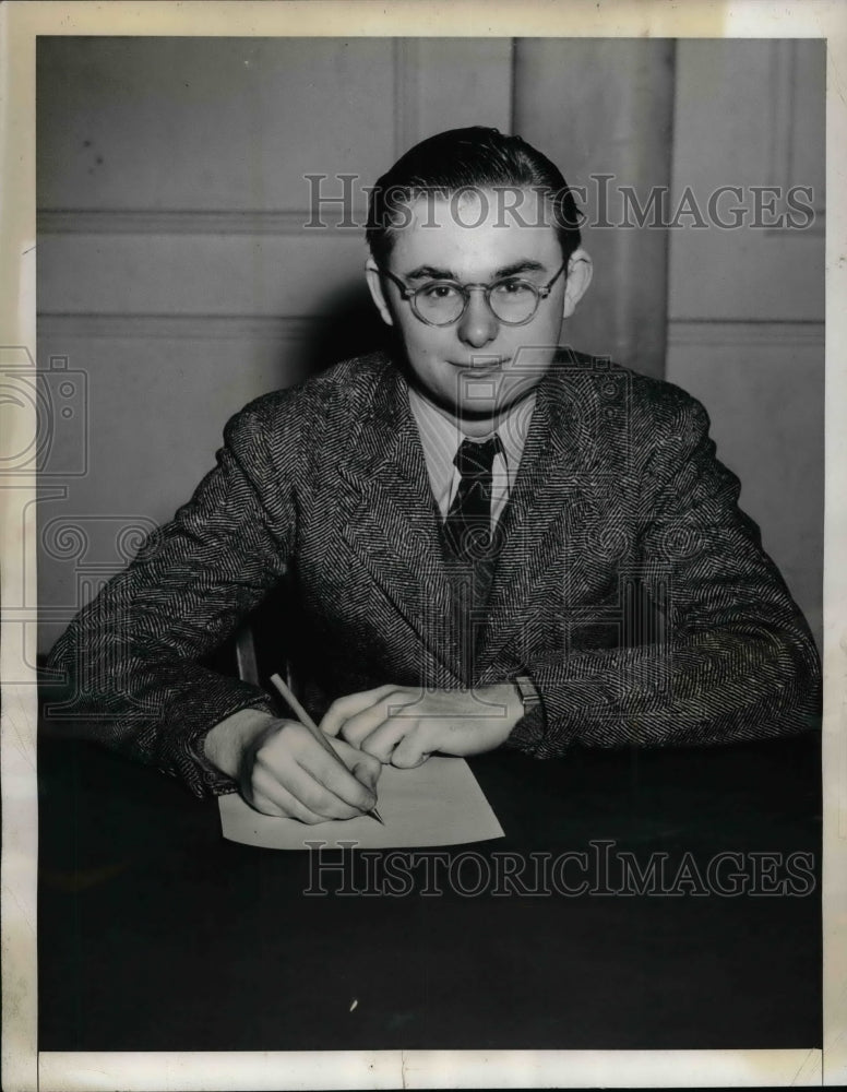 1942 Richard Wahl. German Boy First To Register for Draft - Historic Images