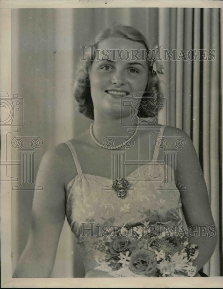 1940 Press Photo Peggy McManus, Debutante in Los Angeles - nea59119 - Historic Images