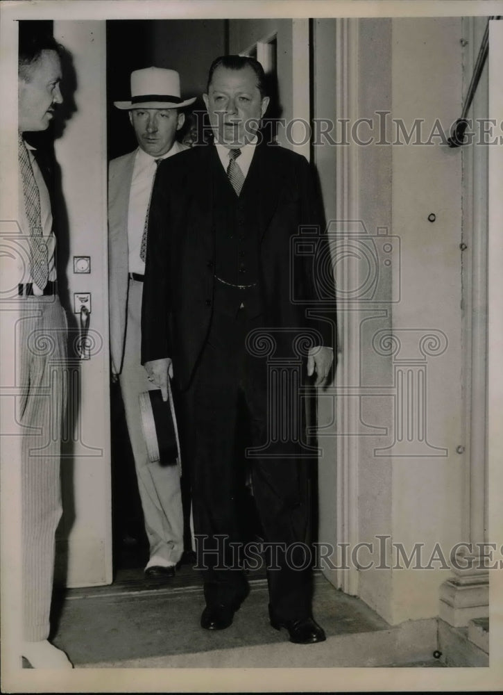 1936 Mayor S. Davis Wilson Leaving Whitehouse  - Historic Images