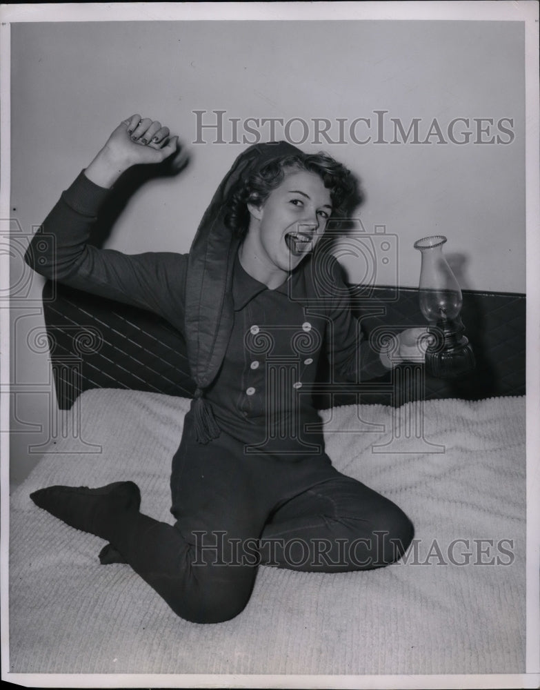 1951 Press Photo Susie wheeler Red Flannel Festical - nea59213 - Historic Images