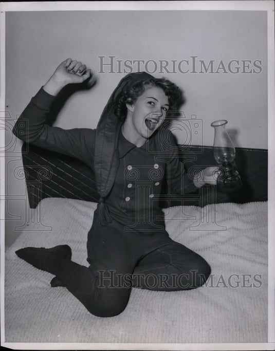 1951 Press Photo Susie wheeler Red Flannel Festical - nea59213 - Historic Images