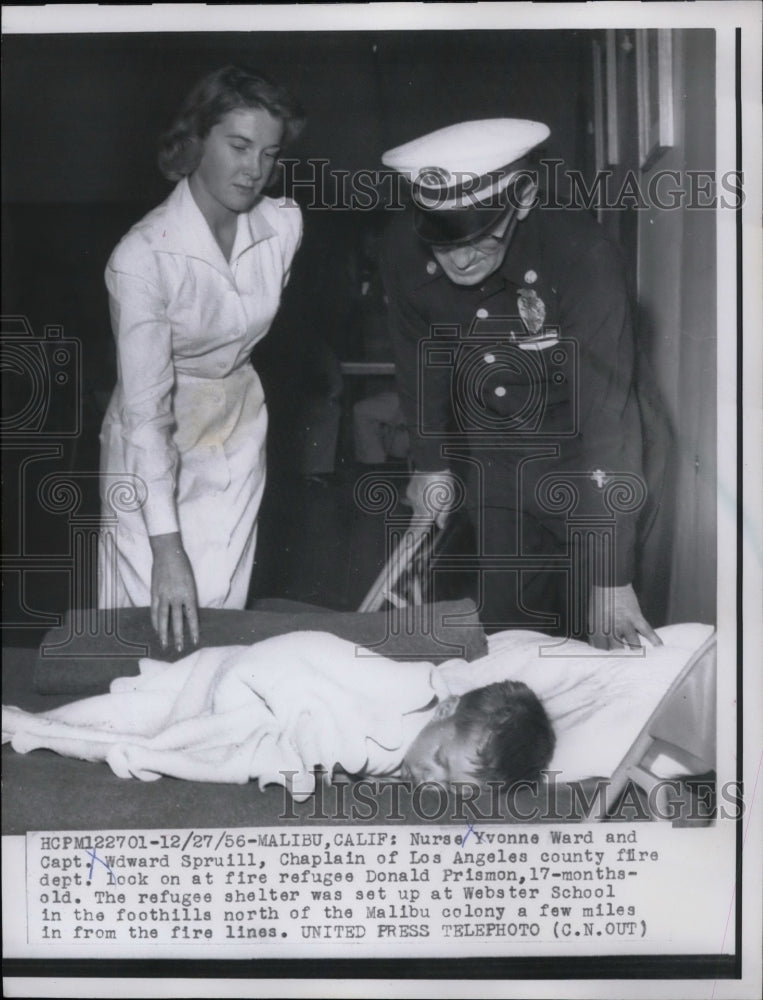 1956 Press Photo Nurse Yvonne Ward &amp; Capt. Edward Spruill Help LA Fire Refugee - Historic Images