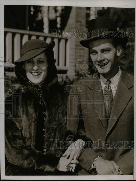 1935 Press Photo Mr. & Mrs. F. H. Warren Prior to Wedding - nea59219 - Historic Images