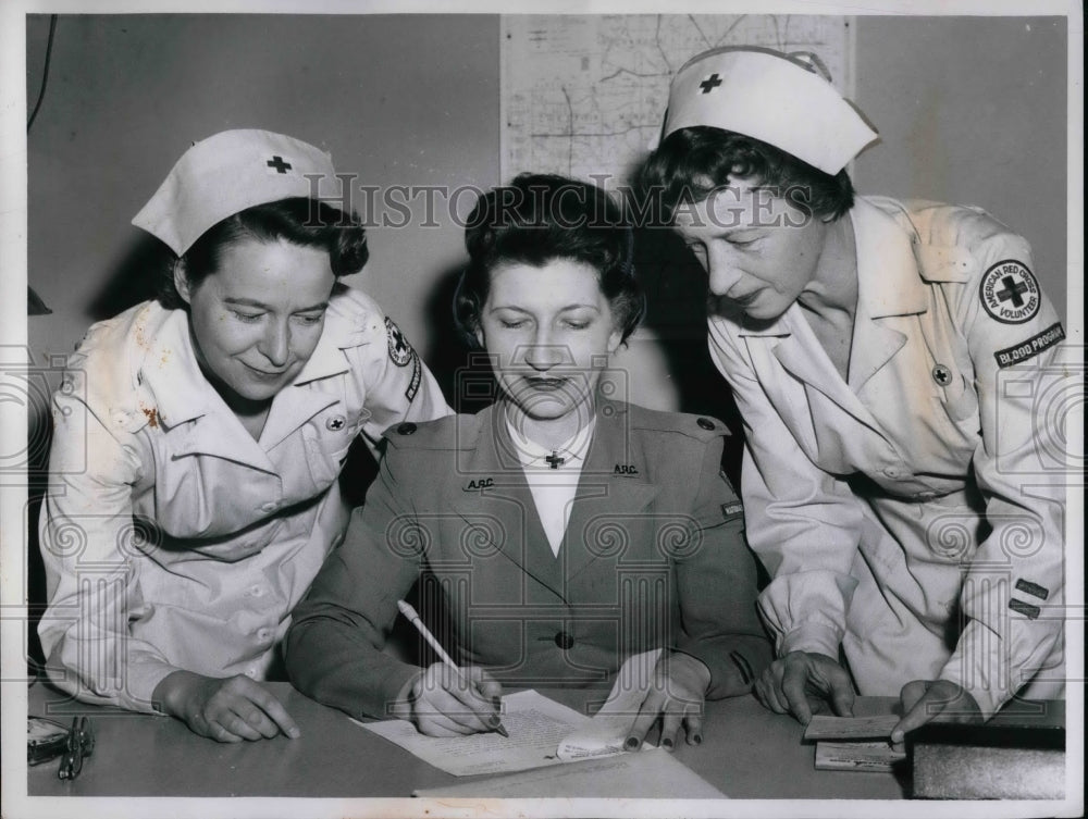 1960 Press Photo Red Cross, Mrs. K. Feldman Jr., Mrs. H. Joiner, Mrs. E. Miller - Historic Images