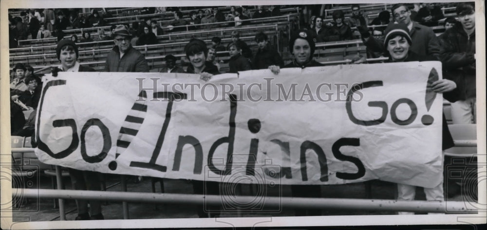 1978 Press Photo Ted Berg, Tim O&#39;Connor, Joe Noris, Sam Limon, Indian Team Sign - Historic Images