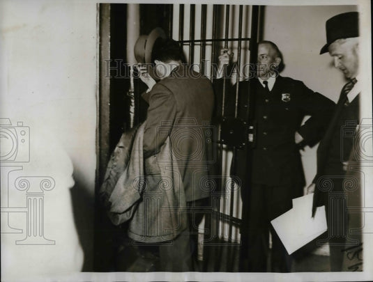 1934 Samson Wallace of Halle & Stieglitz Arrested for Theft - Historic Images