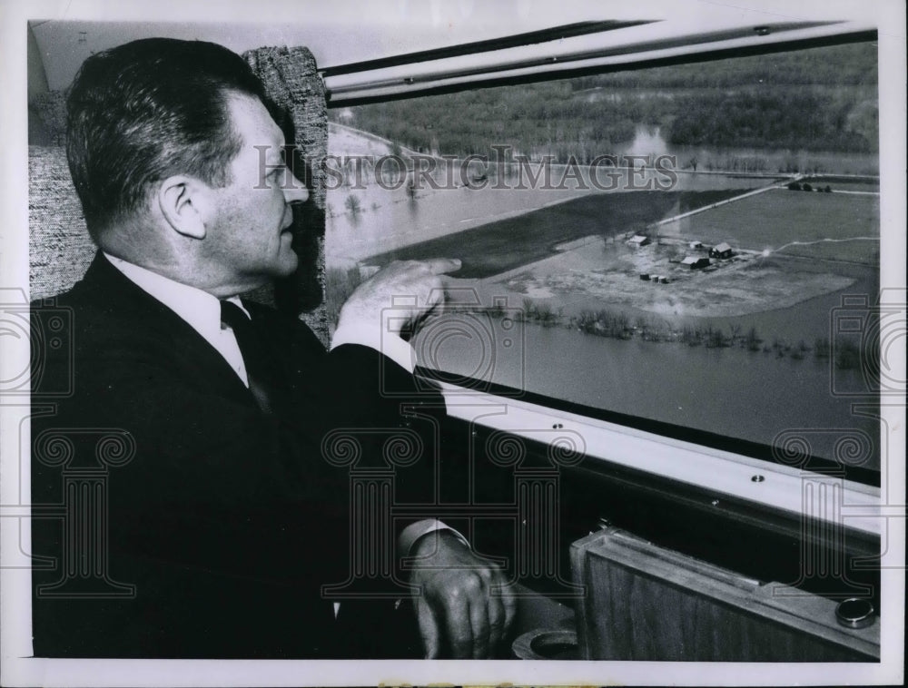 1965 Press Photo Illinois Governor Otto Kerner Points at Flooded Farm - Historic Images