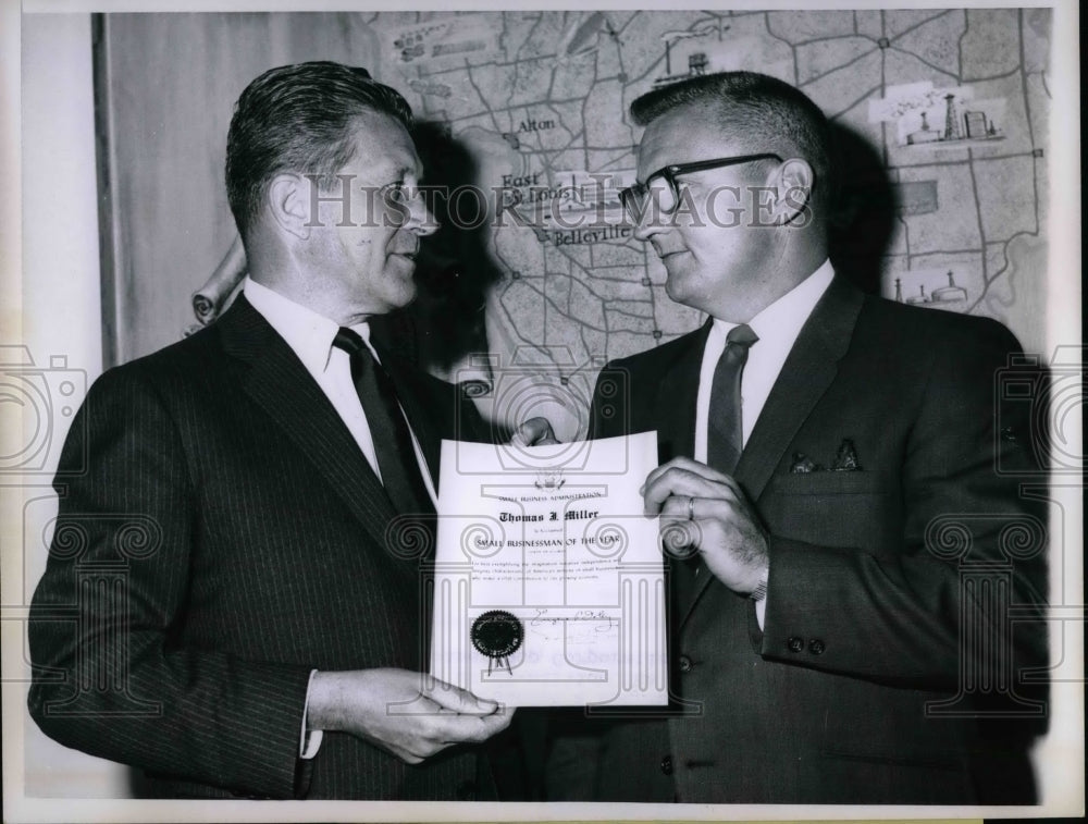 1965 Press Photo Governor Otto Kerner, Thomas J. Miller, Small Businessmen Award - Historic Images