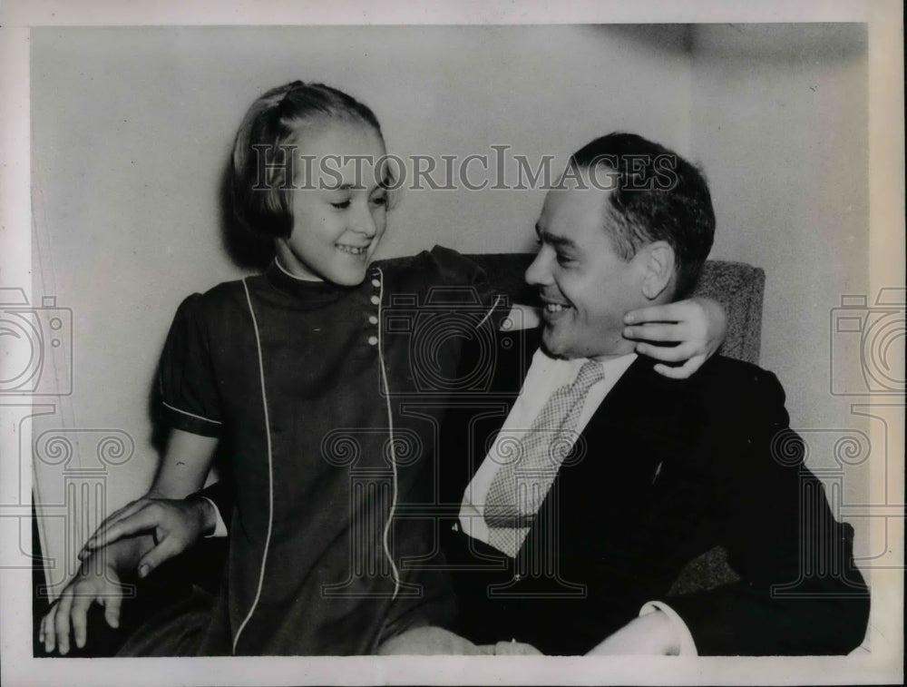 1930 Alexander Walker and daughter Helen after winning her custody - Historic Images