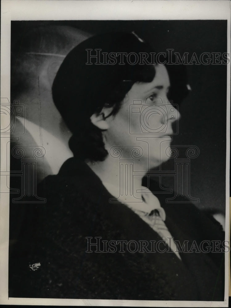 1933 Miss Sylvia MacCullough, a nurse from Philadelphia  - Historic Images