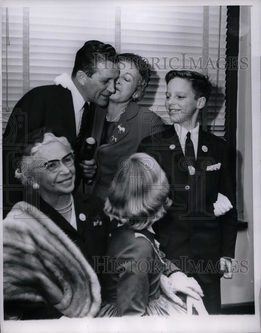 1960 Press Photo Candidate Otto Kerner With Family Campaign Headquarters In IL - Historic Images