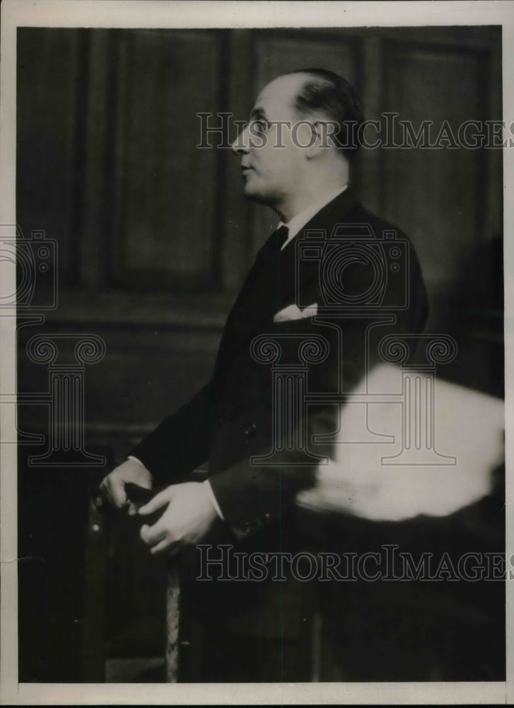 1939 Press Photo Mr. Raphali makes deposition in case of B. Coles Neidecker - Historic Images