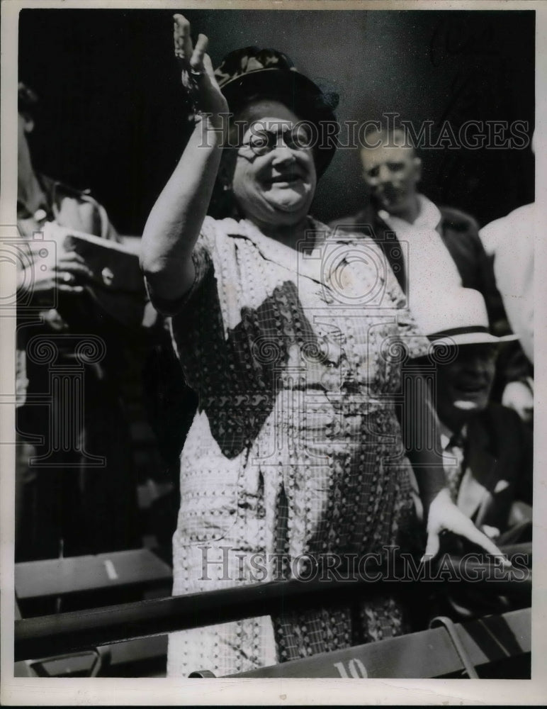 1951 Mrs George V Heller Indian Fan  - Historic Images
