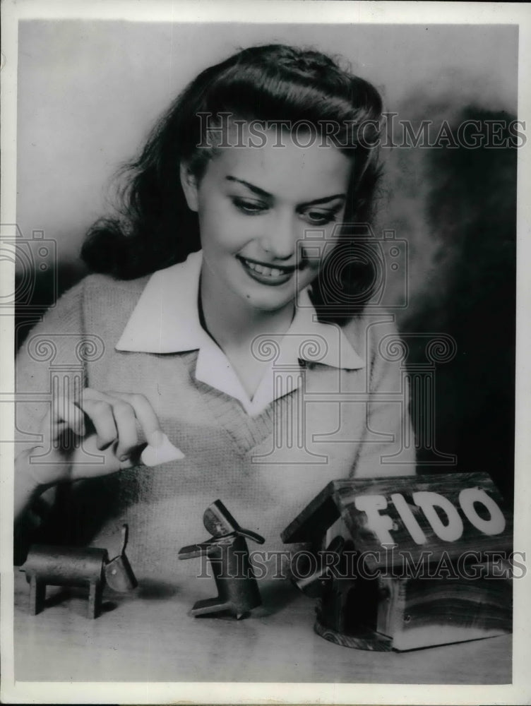 1942 Press Photo "Dogs" Are Recoil Latches Made by Pullman-Standard Car Co. - Historic Images