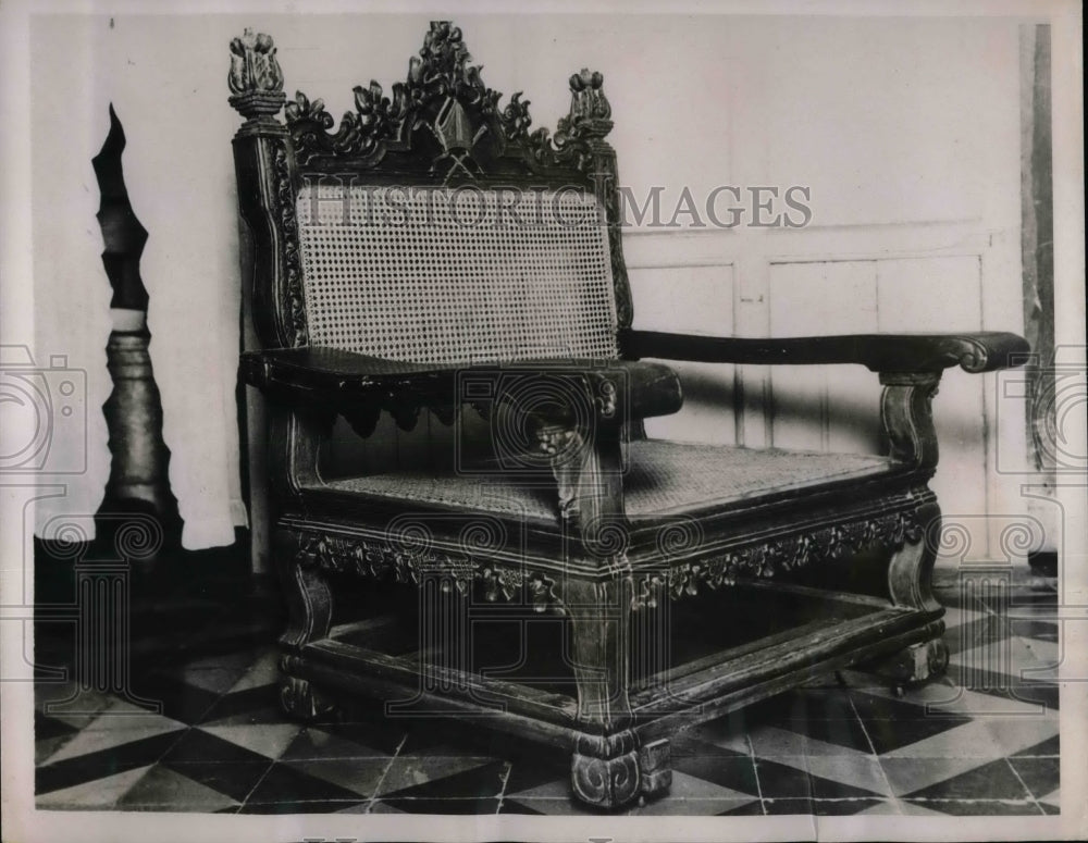 1936 Press Photo Ancient Throne Chair 1654 Bishop Juan Valez - nea59614 - Historic Images