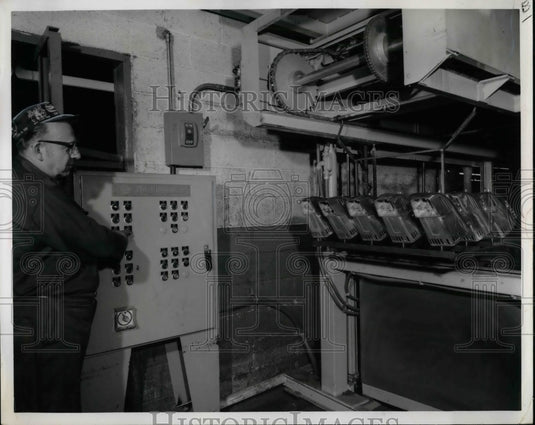 Press Photo Motor Housings for Kirby Speakers - Historic Images
