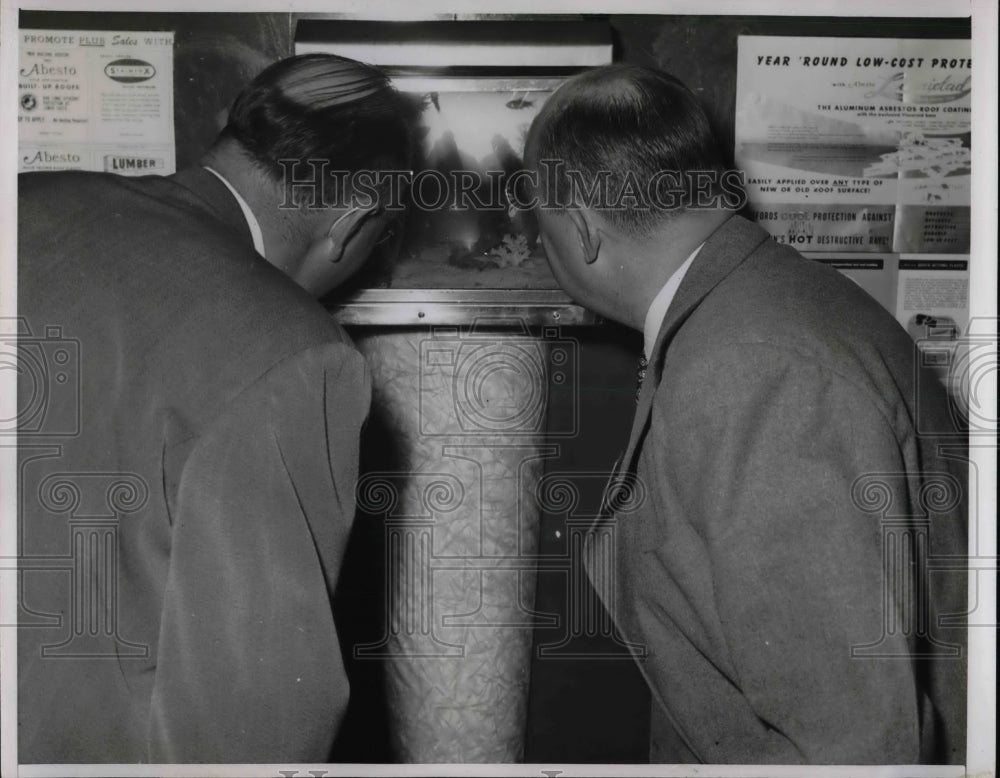 1951 Press Photo Conventioneers Abesto Mfg. Company - nea59673 - Historic Images