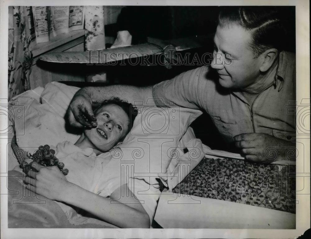 1947 Niles Berry Loyd Berry Cancer victim on grape diet  - Historic Images