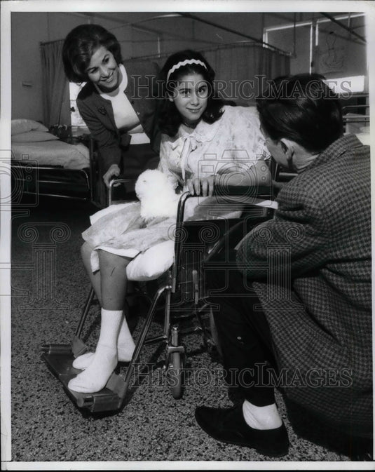 1970 Press Photo Eileen Siepermann Leonard Childrens Special Hosptial - Historic Images