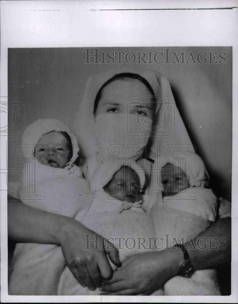 1953 Press Photo Tinot Triplets of Melun France - nea59815-Historic Images