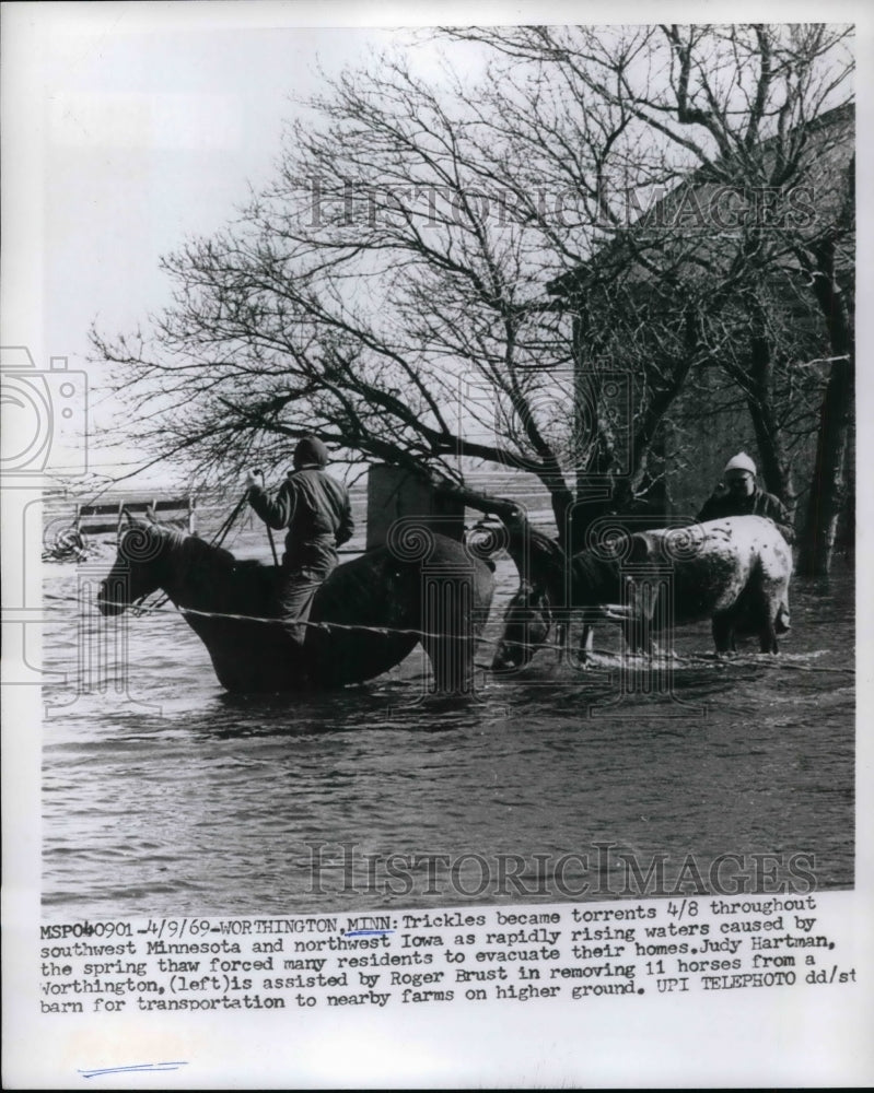 1969 Press Photo Flooding in Southwest Minnesota &amp; Iowa - nea59818 - Historic Images