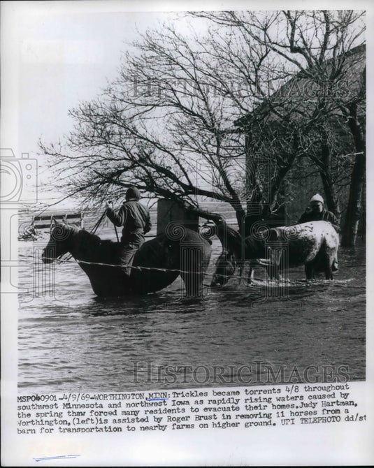 1969 Press Photo Flooding in Southwest Minnesota & Iowa - nea59818 - Historic Images