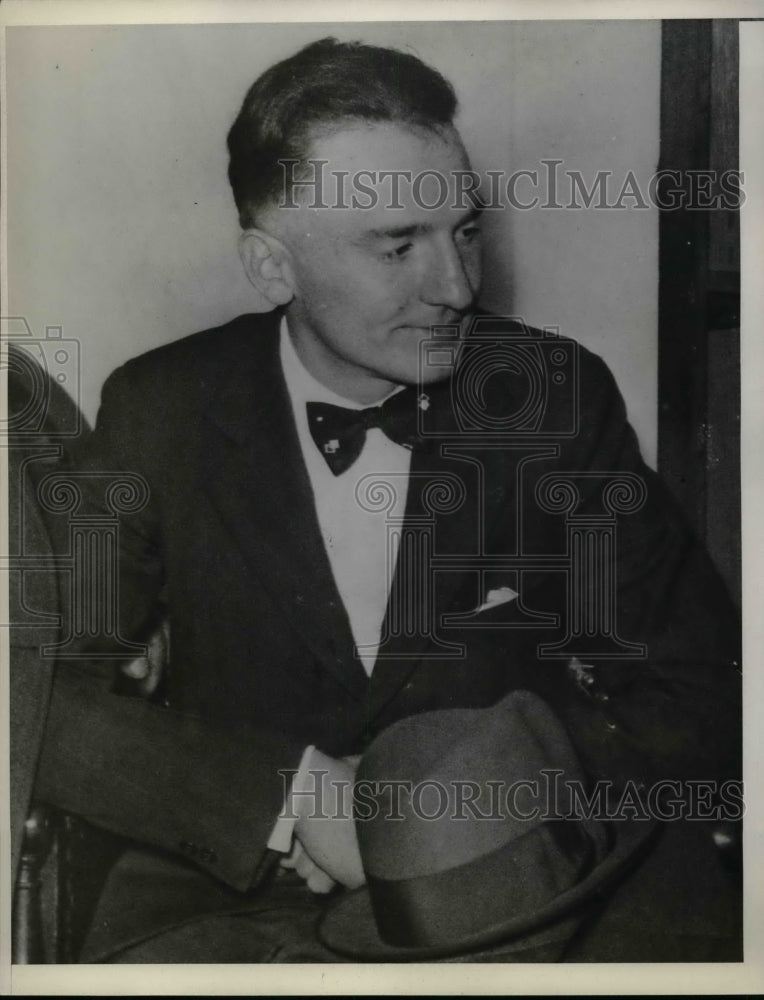 1932 Marlin Kemmerer, brandished gun during PA legislature - Historic Images