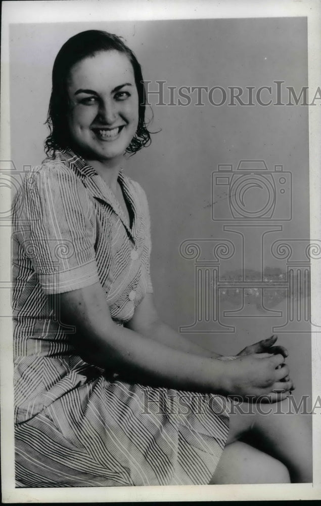 1943 Mrs Jeanne McDonald of Massachusetts Dancer  - Historic Images