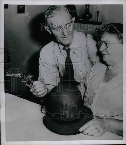 1954 Press Photo Martin Wengel Retired Chicago Policeman - Historic Images