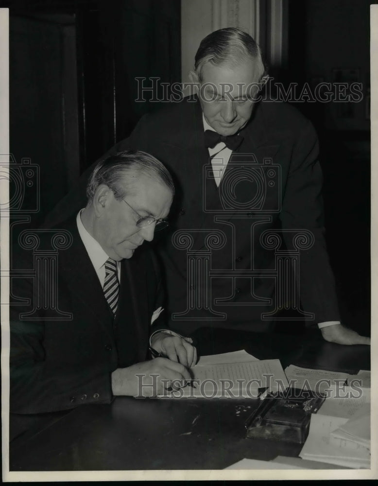 1941 Colonel Edwin Halsey &amp; Senator Tom Connelly  - Historic Images