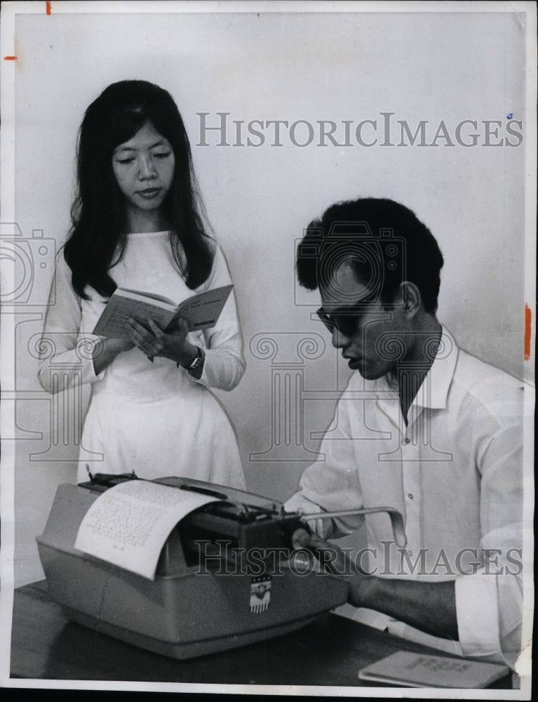 1968 Press Photo Blind Student and Instructor National Rehabilitation Institute - Historic Images
