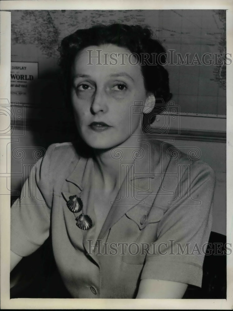 1943 Mrs. Lionel (Betty) Gibbs, Attache of British Embassy - Historic Images