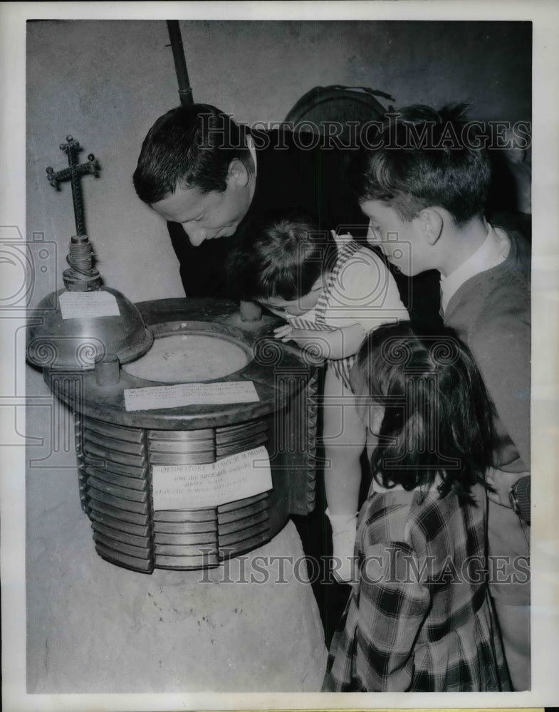 1962 Priest Adamo Accorsi makes fountain from battleship gun - Historic Images