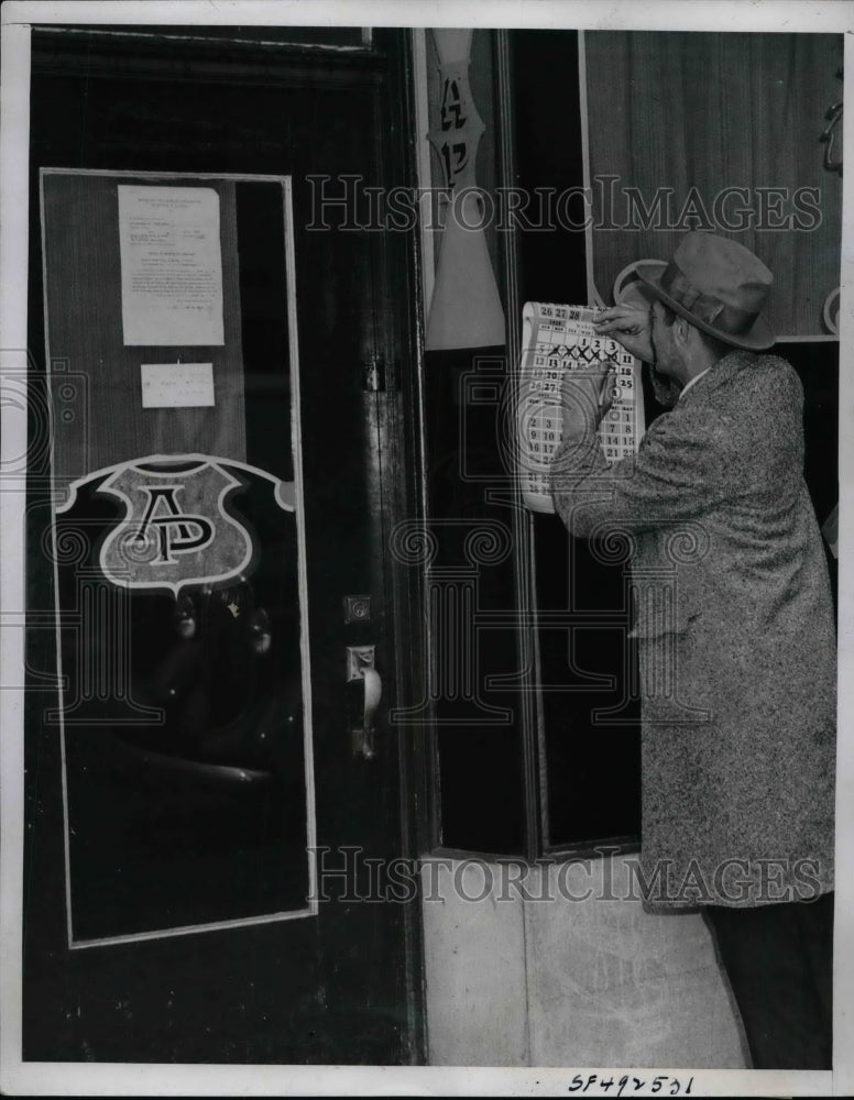 1939 San Francisco night club closed due to defiance of order - Historic Images