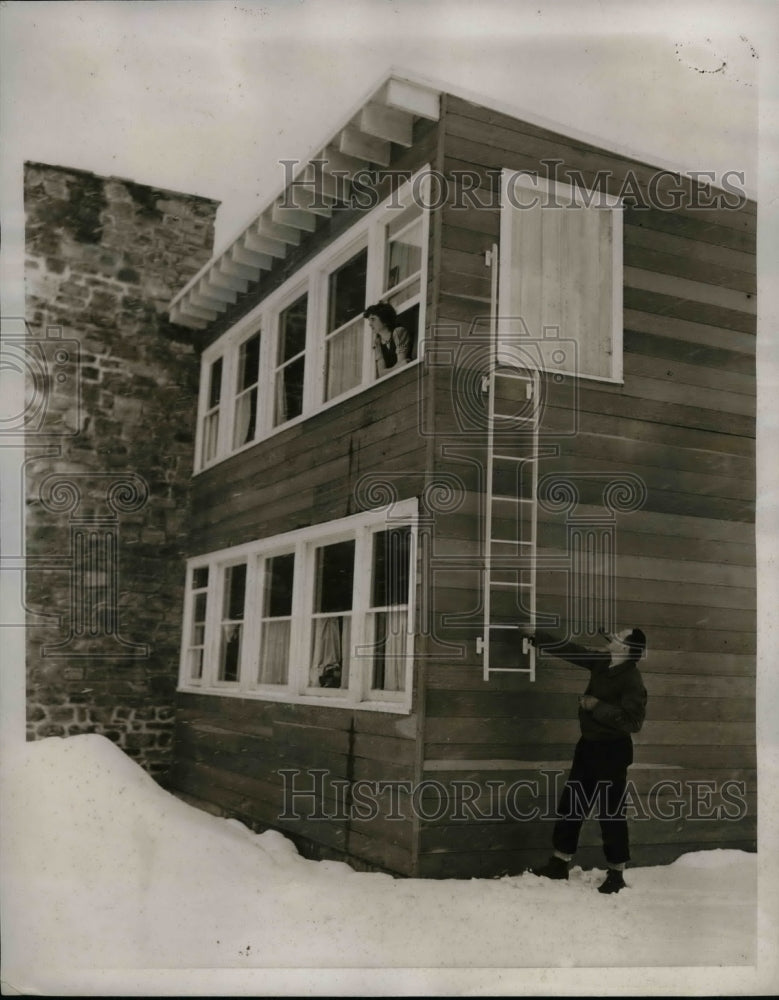1941 Press Photo Dr. Ernest Bulova Shows Dormitory Fire Escape Of Dalton School-Historic Images