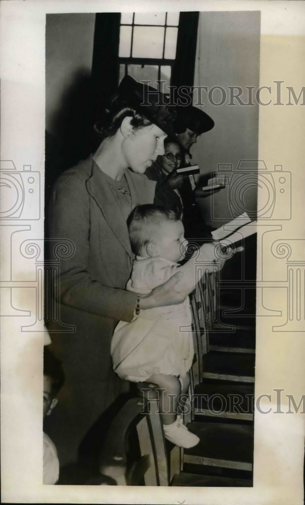 1943 Mothering Sunday Service, St. Thomas Church, Southgate - Historic Images
