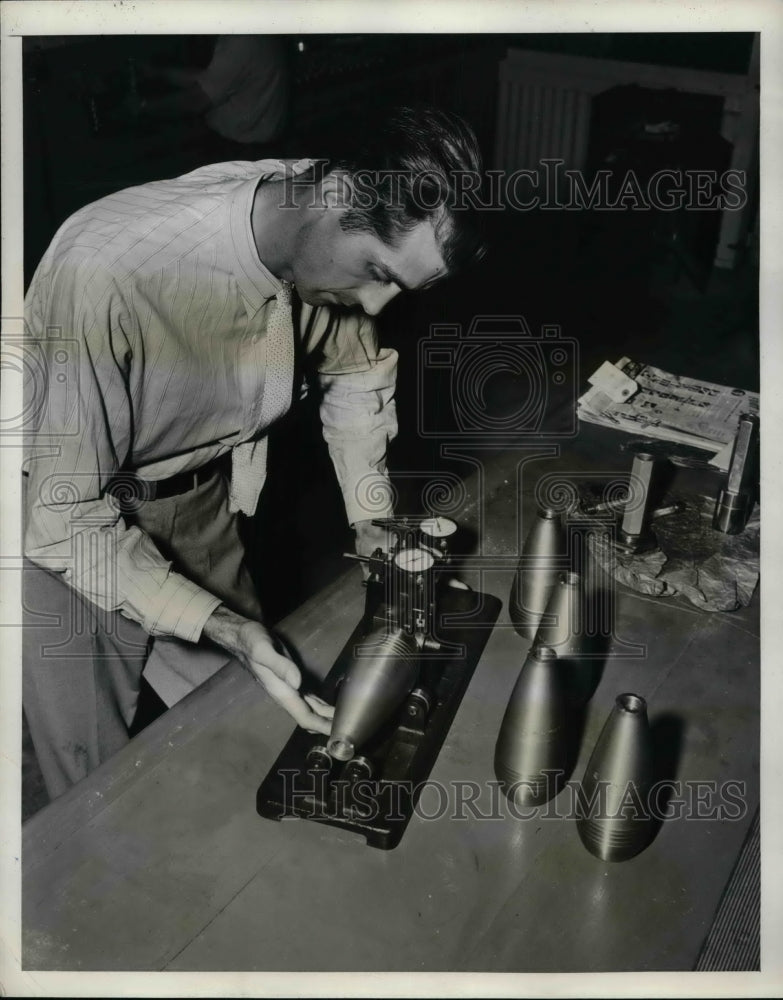 1941 A.C. Settlage, Chief Resident Ordinance Inspector Checks Shell - Historic Images