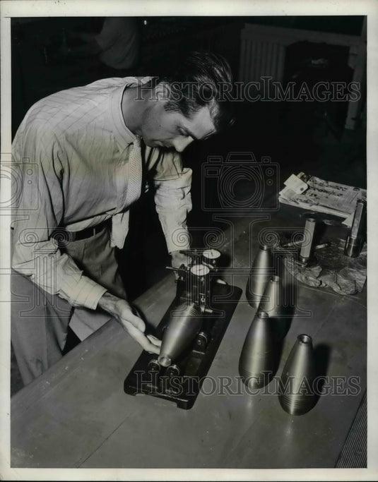 1941 A.C. Settlage, Chief Resident Ordinance Inspector Checks Shell - Historic Images