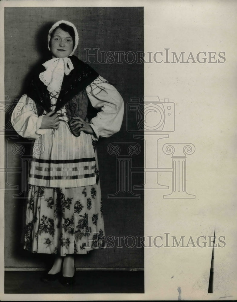 1929 Press Photo Miss Anna Ruck Impersonates Typical Polish Mother - nea60074-Historic Images