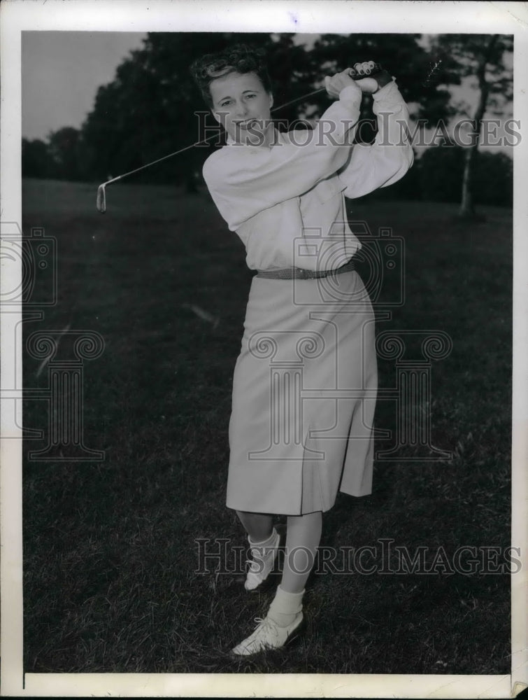 1945 Lillian Quimy Private Secretary  - Historic Images